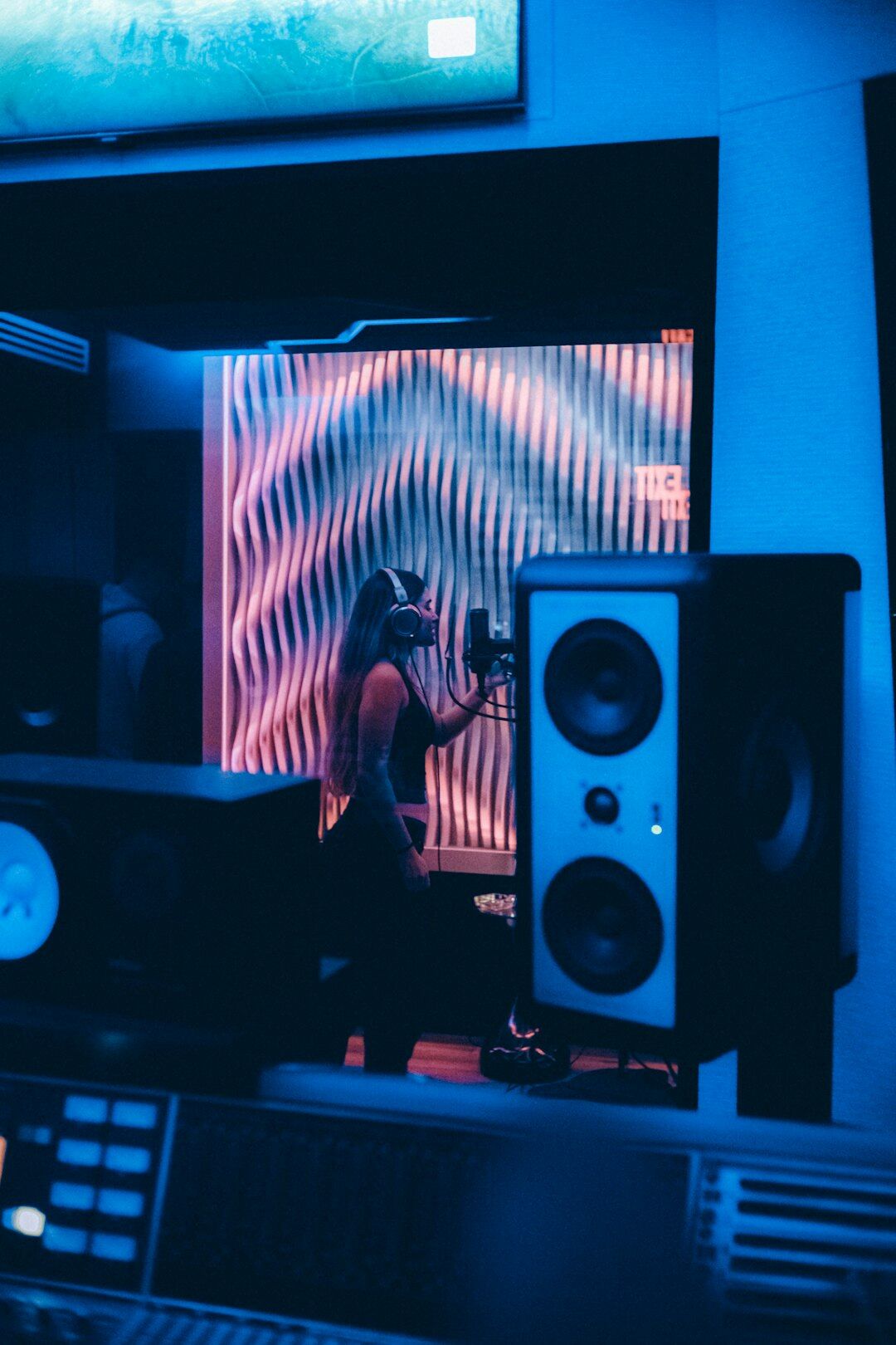 shakira in recording studio